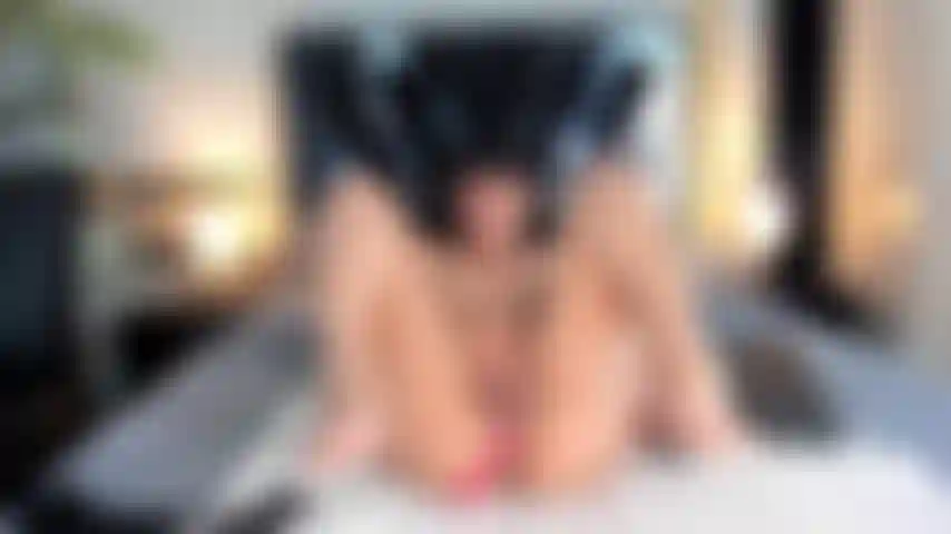 My fingers very deep in my pussy, make me wet