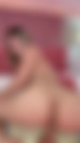 Me encanta montar tu polla todo el día.