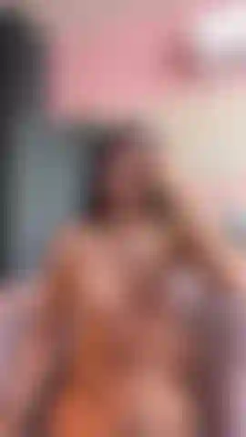 Que excitante es follarme para ti, que disfrutes viéndome jugar con mi dildo en mi coño.