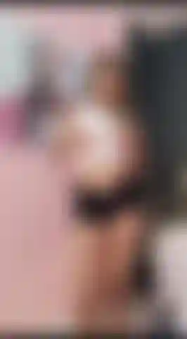 Mira como me desnudo y me toco, pesándote, la verdad es que me gusta provocarte y hacer que tu polla se detenga con solo mirarme.