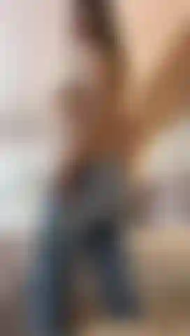 Sé que te encanta ver mi espectacular figura y que me azoten el culo.