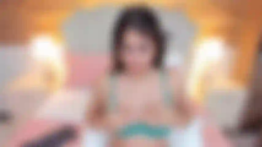 Mi coño siendo follado por mi consolador.