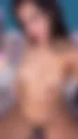 Desnuda solo para ti, fóllame ahora mismo.