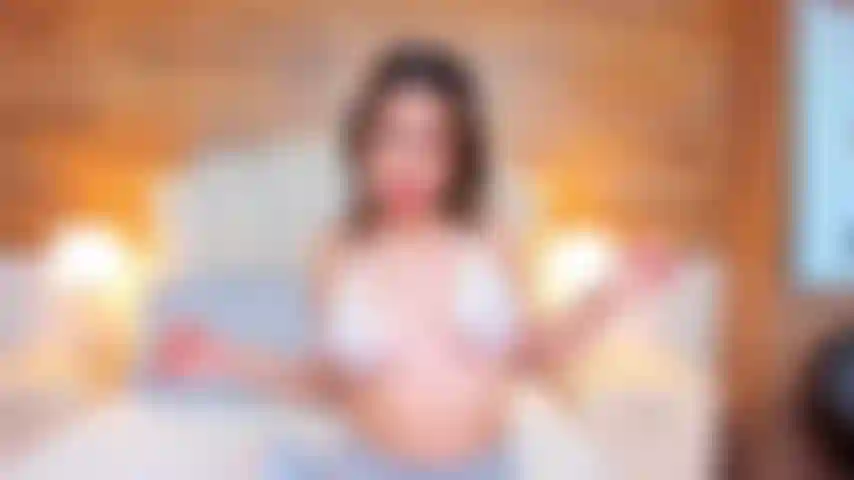 Juego con mis tetas y juego con mis dedos en mi coño, mi exuberante activo.