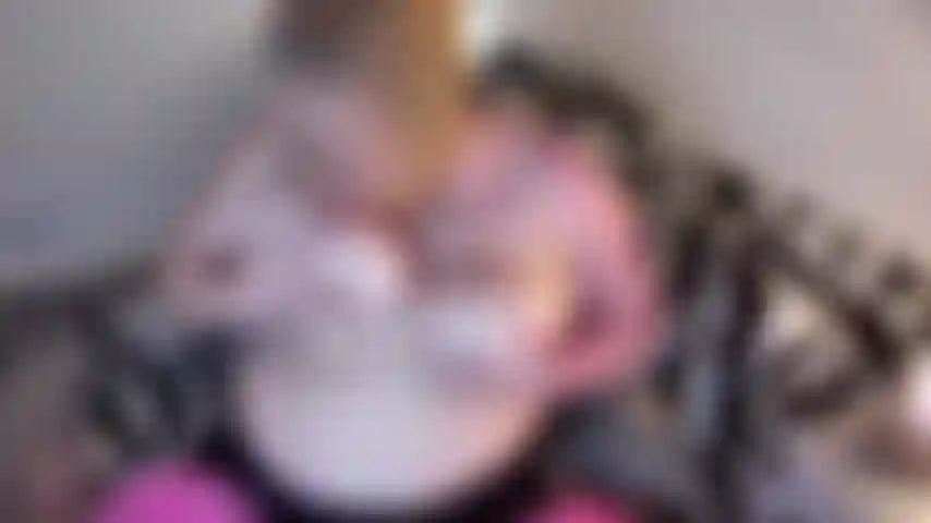 188. Jugando con mis tetas de milf con mi máscara de nylon puesta y suplicando que me corras encima de mi cara cubierta de medias, charla sucia y ardiente y un gran video para los fetichistas del nylon.