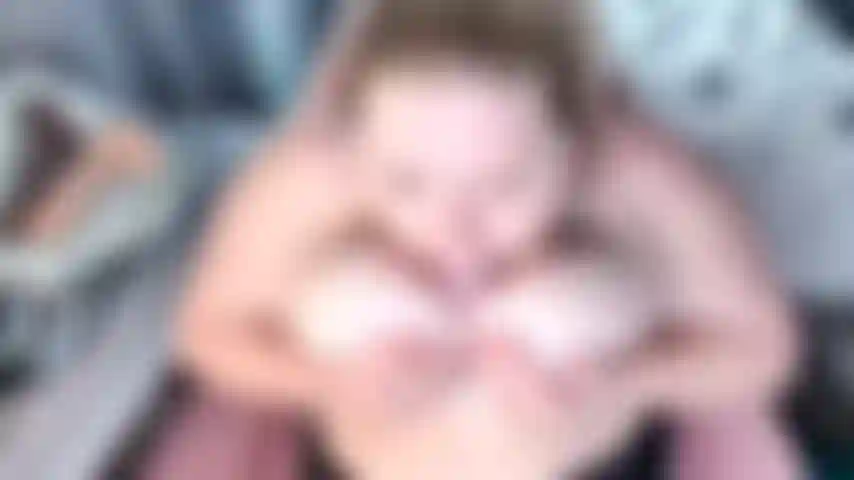 152. Lamiendo mi enorme escote con mi larga lengua, mojándolo y dejándolo listo para que deslices tu polla en un ardiente video de tease con mis enormes tetas de milf y mi larga lengua.