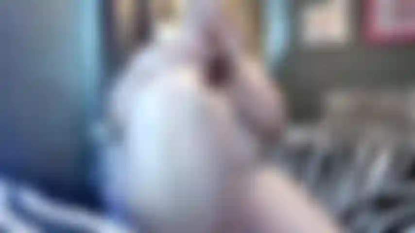 Follando tu enorme polla marrón y diciéndote que me des tu nuez, video adelanto caliente de mí follando mi coño apretado mientras te quito esa nuez hablando sucio en este video.