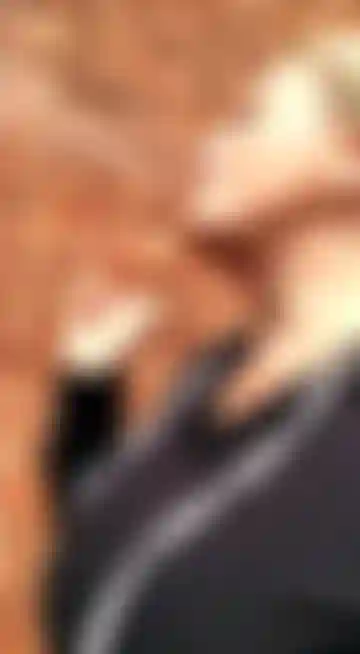 58. Video de fetiche de fumadora, milf caliente fumando en primer plano sin desnudos.