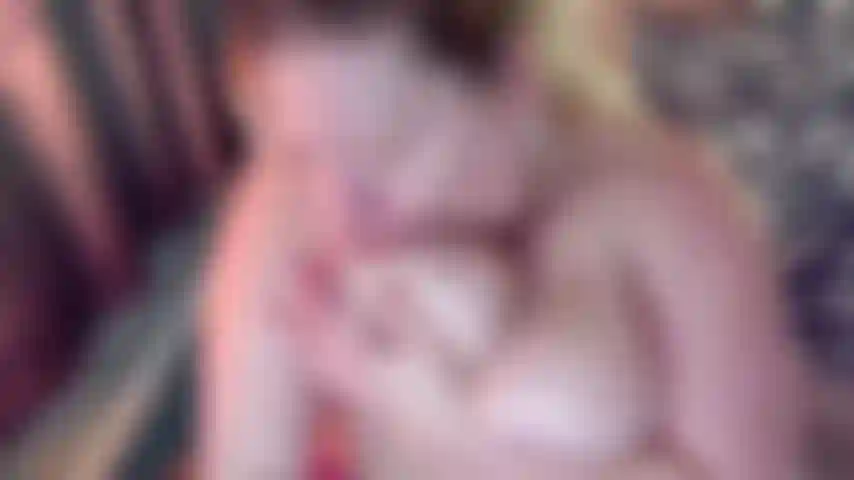 207. Chupando mis pezones duros y haciéndote correrte mientras ves una conversación sucia y caliente en este video, enormes tetas naturales de milf para que las disfrutes.