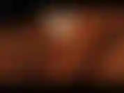 En este video estoy jugando con mi juguete de vidrio, acercando mi coño a tu cara, dejándote ver y escuchar la humedad mientras me follo con él.