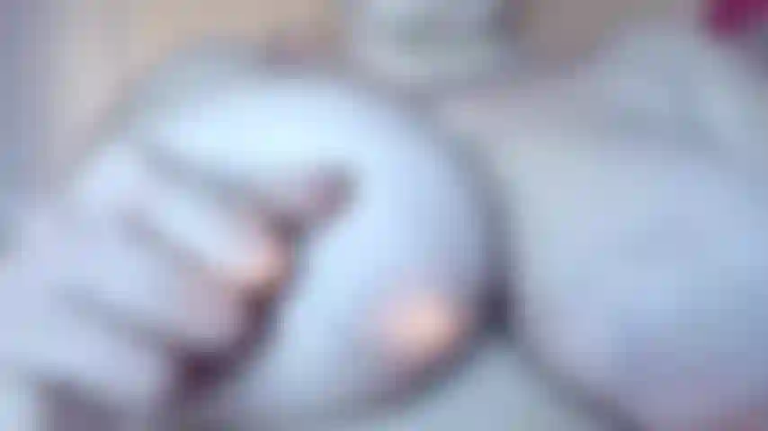 Tetas enormes y naturales de milf provocativas, mira como te provoco, hablo sucio, te provoco con mis enormes tetas naturales de milf, juego con los pezones y también un video teaser candente para los amantes de las tetas naturales.