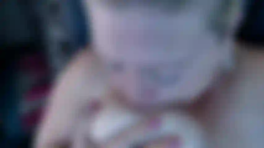 281. Video teaser caliente de mí jugando con mis enormes tetas dejándote ver lo suaves que son.