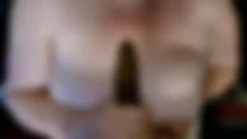 307. Sonidos ardientes de arcadas en una polla negra enorme, escúchame atragantarme fuerte con esa polla grande, haciendo un desastre encima de ella y empapándola con mi saliva. ¡Si te encantan los sonidos de arcadas, te encantará este video!