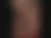 En este video me estoy follando con un juguete enorme de cerca, permitiéndote ver cómo este juguete estira mi apretado coño mientras me follo con él. Sonidos calientes de mi humedad en este video.