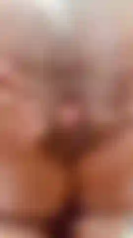 Tetas y coño desnudos de mujer ebony.