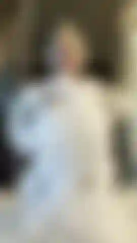 Delicia del baño de burbujas! Salpicando y frotando burbujas para ver mi cuerpo chapotear chapotear.