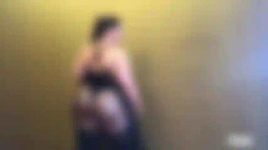 Nuevo atuendo provocativo y juego de coño. Me encanta mostrarte mi cuerpo, ponerte duro y quitarme la ropa lentamente solo para que te corras fuerte. Mírame provocarte con mi nuevo atuendo, mostrando mi trasero a.