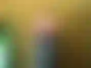 Tratando de exprimirme en jeans pequeños muy ajustados.