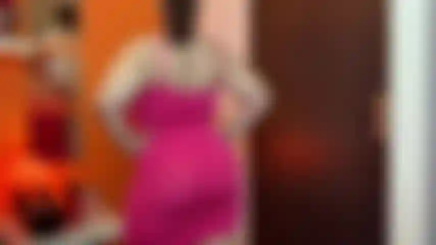 Mi gran cuerpo sexy te vuelve loco y sabes que solo quieres agarrar todo esto, sentir mi cuerpo suave, sexy y gordo! Ahora siéntate y relájate y disfruta de la vista mientras me follo el coño para ti!