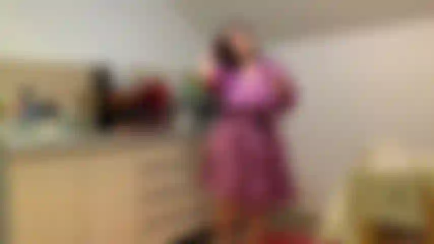 En el suelo de la cocina con el fontanero.