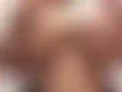 Alguna vez te has preguntado qué tan suaves son mis senos? Y que bien se sienten cuando los aprietas en tus manos? Bueno, puedo decirte que son como bolas antiestrés y cada vez que las tocas, todas tus preocupaciones desaparecen.