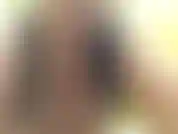 Todas las noches te acuestas junto a tu esposa dormida, pero no puedes dejar de pensar en mí, así que te conectas y me dejas molestarte mientras acaricias tu polla, ella está durmiendo, no sabe lo que está pasando.