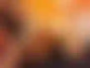 Acostada encima de ti con mi gran cuerpo haciéndote sentir todo mi peso, todo este gran cuerpo sobre ti.