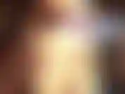 Bromeando contigo con mi enorme trasero en bragas de encaje.