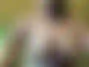 Mis grandes tetas en este chico malo.