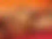 Te encanta como crecí y como sabes que nunca dejaré de crecer. Mira como juego con mi barriga como la muevo y mi culo y mis piernas gruesas.