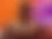 Papá encontró algunas fotos mías desnuda en internet, así que decidió entrar a mi habitación y decirme lo difícil que lo puso. Para asegurarme de que no le cuente a mamá sobre esto, tenía que... Bueno, solo mira y verás qué pasa.