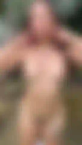 Follando mi coño en mi casa.