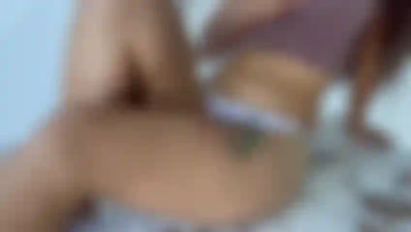 Recorre mi dulce cuerpo.