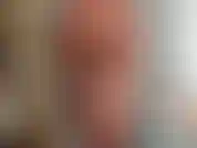 Bañando mi cuerpo desnudo y curvilíneo.