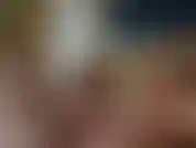 Esta mañana me desperté cachonda jugando con mi coño en la cama. Semen caliente que me llena el coño.