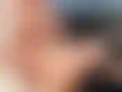 Adoro los pies. Quítate los tacones altos y engrasa mis suaves pies. Mira como me los masajeo y me chupo los dedos de los pies. Pon también un consolador enorme entre mis pies maduros....