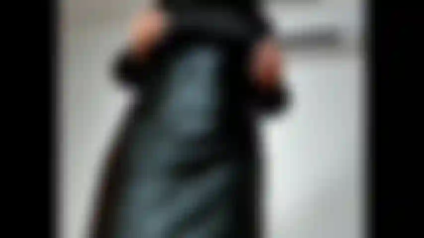 Tú babeas sobre mis pies como una patética perra.