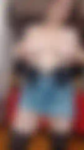 Twerk, plug anal, media, agujeros abiertos, tetas enormes.