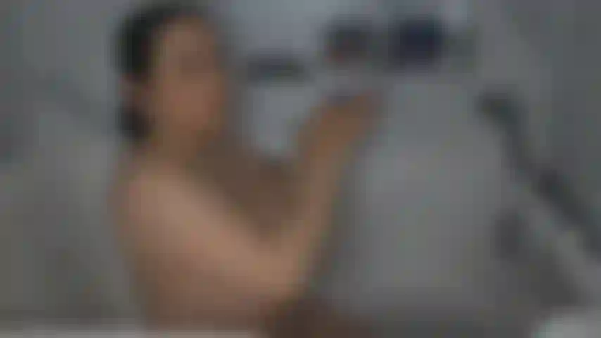 Dans mon bain je me savonne et me creme