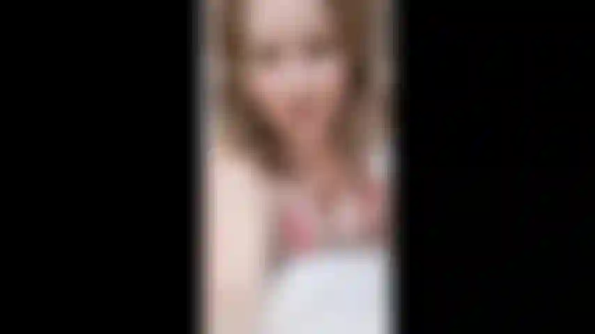 Insulto tu pija de mierda, pajeame los pechos y cabalgo mi dildo.