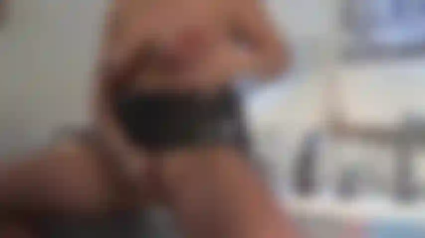 Me gusta chuparme los pezones, apretarme las tetas y frotarme el coño.