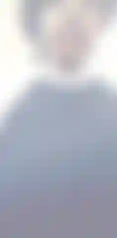 Flash exterior: caída de grandes tetas.