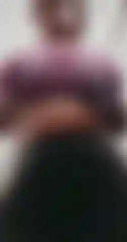 Melones caen en un baño público.