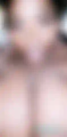 Melones grandes, coño gordo: resbaladizo y jugoso, solo escucha.