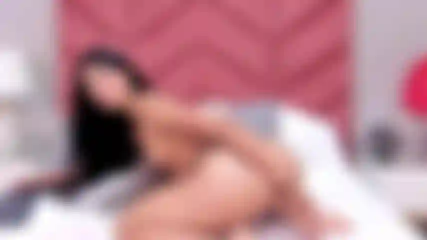 Vaquera con consolador enorme y el coño muy mojado.