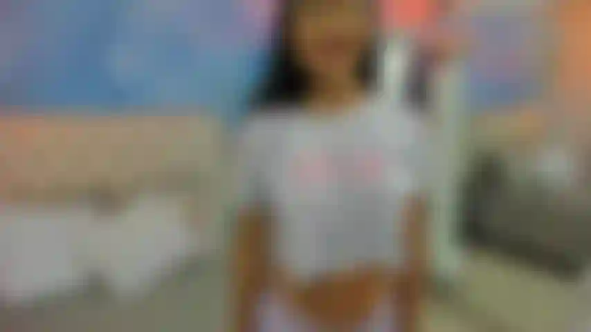 Mi amigo se entera que quiero follármela, estoy dispuesta a ganármelo con una corrida.