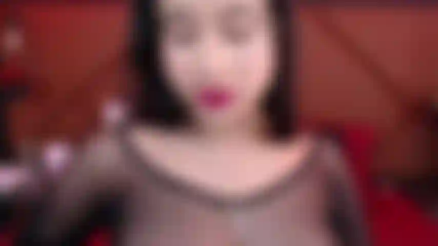 Toco todo mi cuerpo con mi consolador favorito e imagino que es tu pene y me masturbo como quiero que me folles.