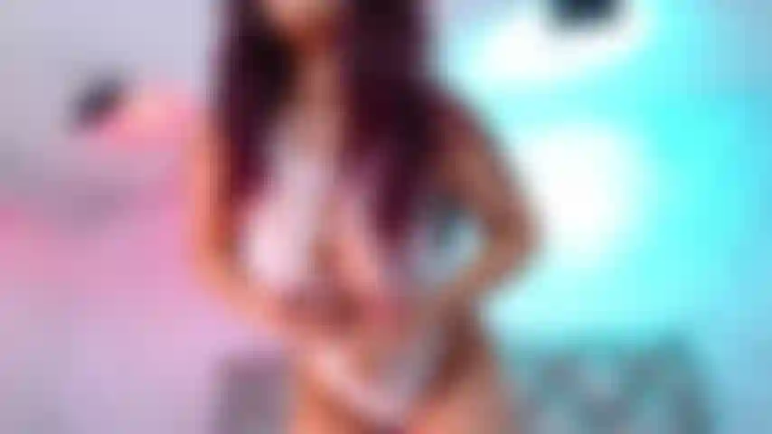 Quiero que vengas y me quites toda la ropa y toques cada parte de mi cuerpo.