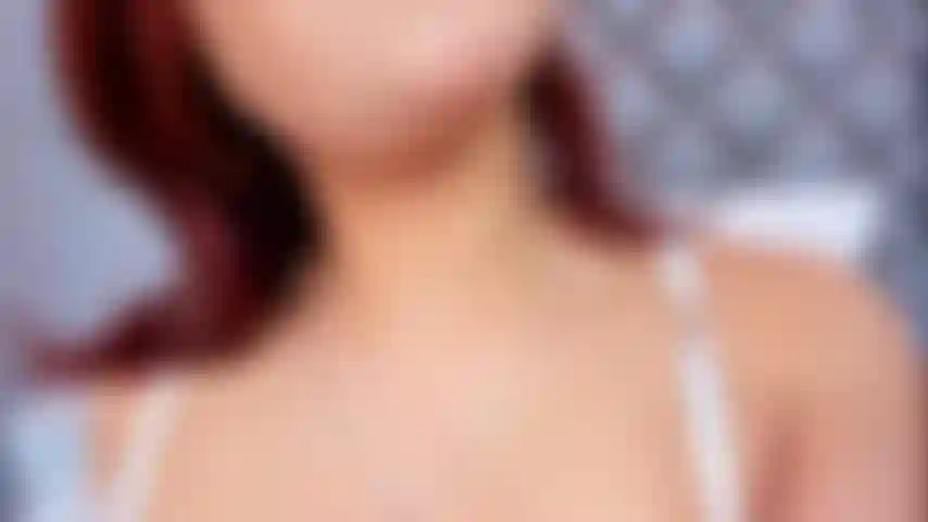 Siento un hormigueo en mis pezones duros y mi coño apretado cuando pienso en tu polla ¡tengo que tocarme!