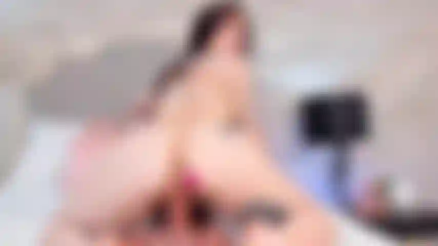 Tu polla está tan dura como me gusta, hora de montarla.